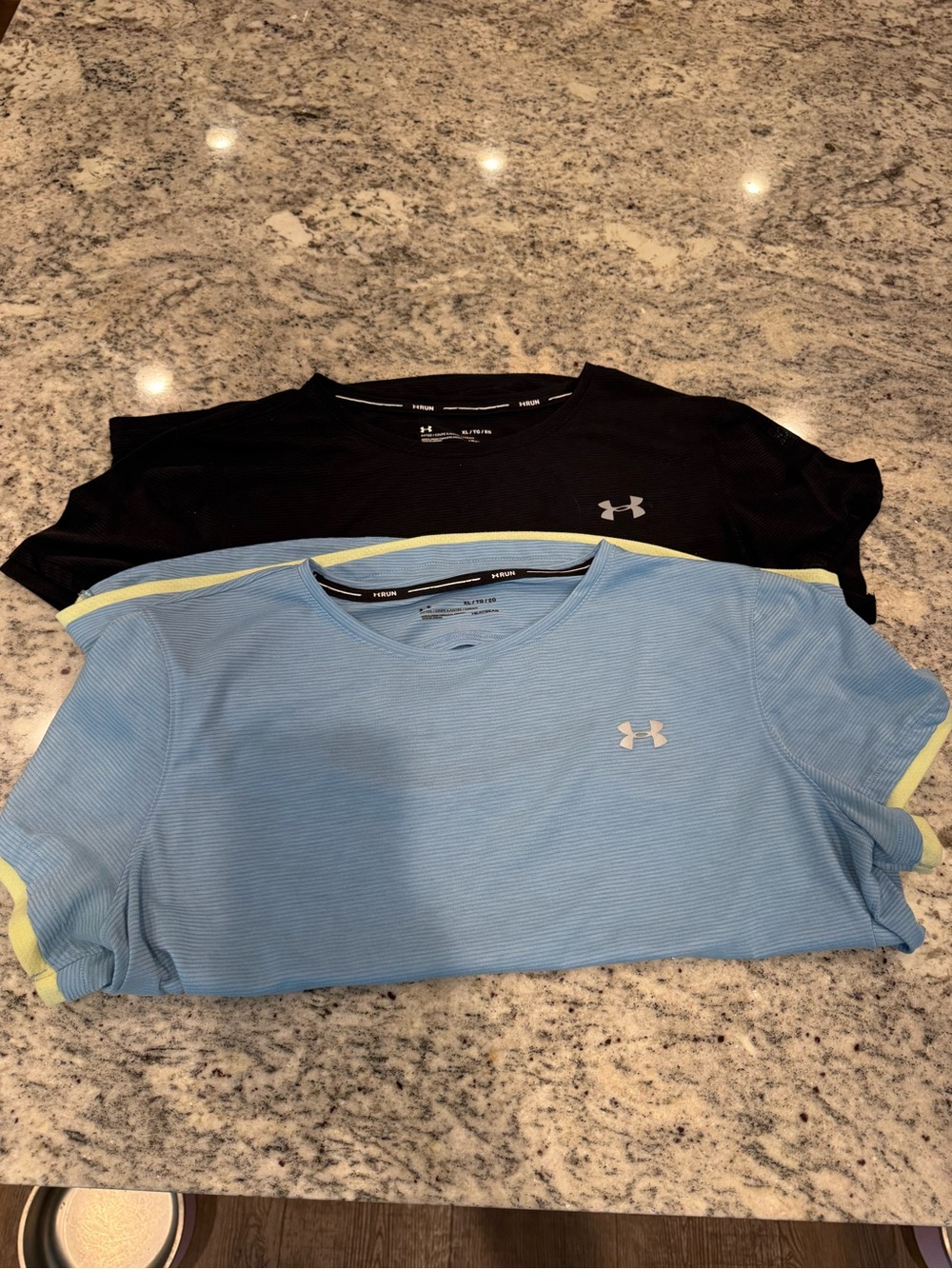 Under Armour HeatGear Run Shirts Women’s XL Blue and Black Lot of 2
